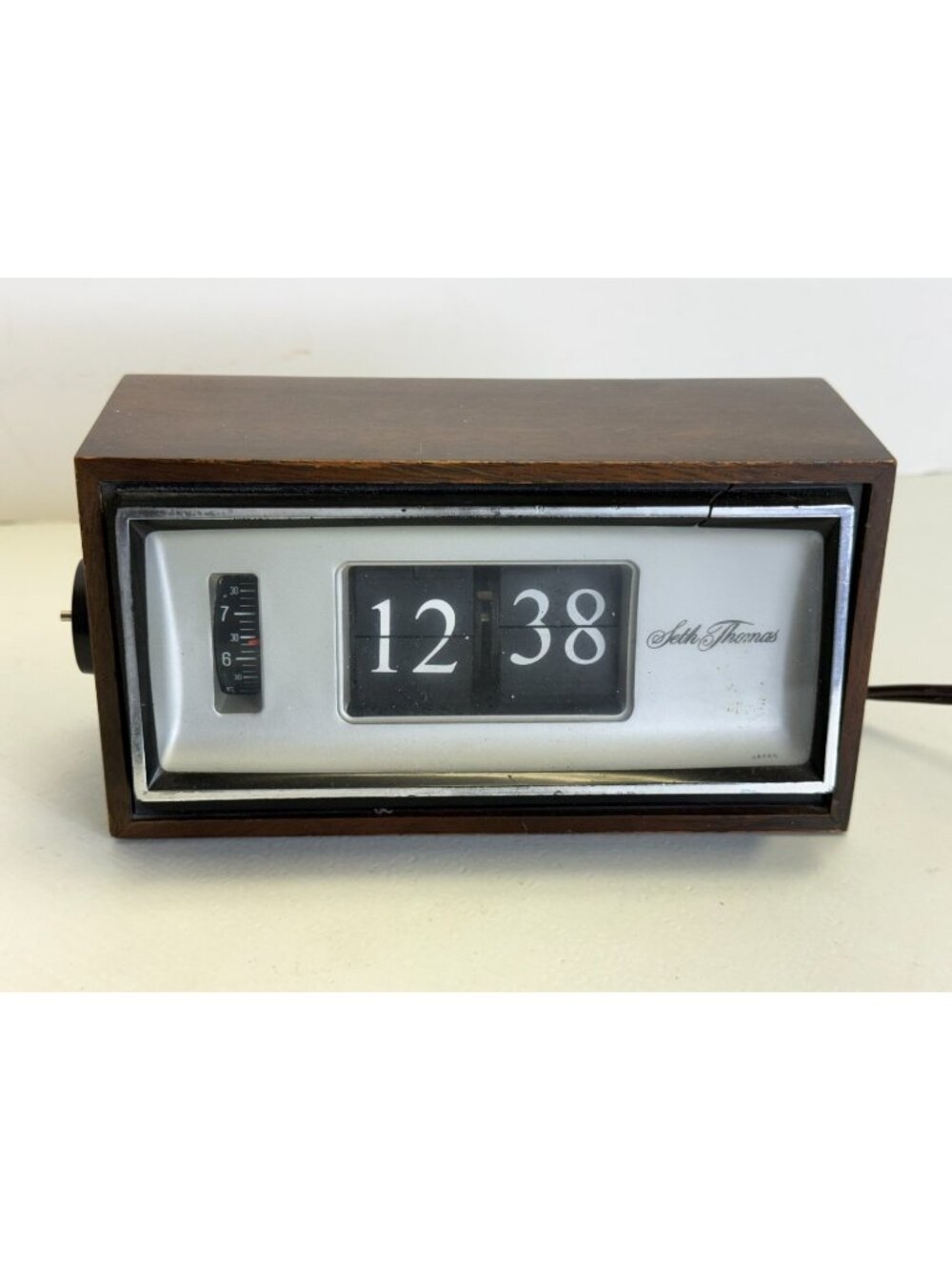 Vintage Seth Thomas Speed Read Lite Alarm Flip Clock Model # 820 Wooden Case PIC